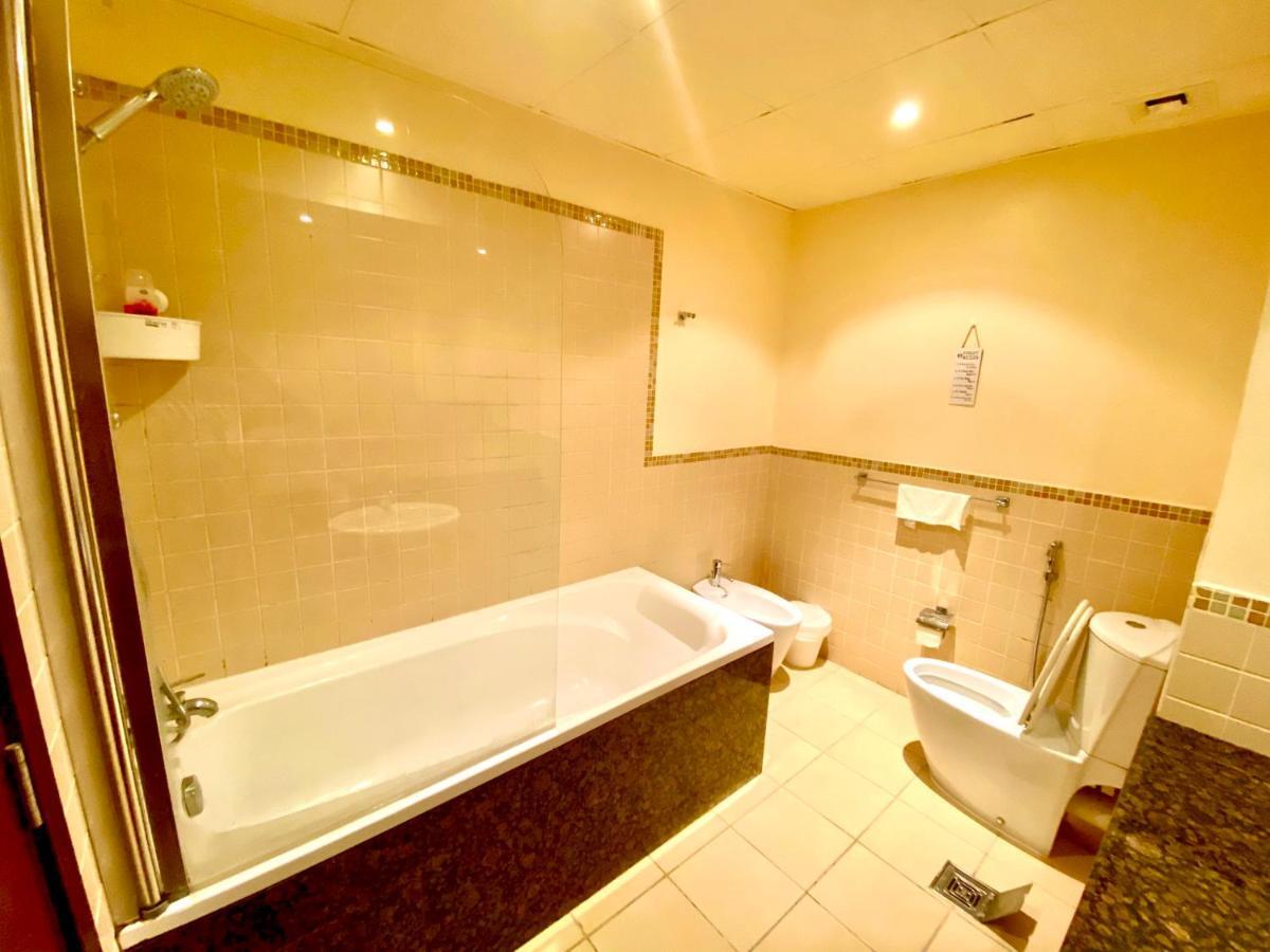 Bombay Backpackers Dxb (Adults Only) Albergue Dubái Exterior foto